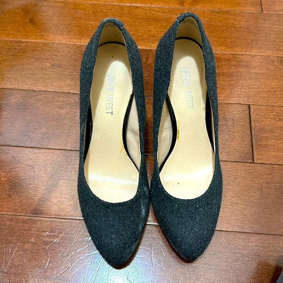 5 1/2 Nine West Shoe - worn 1-2 times - Picture 1 of 2